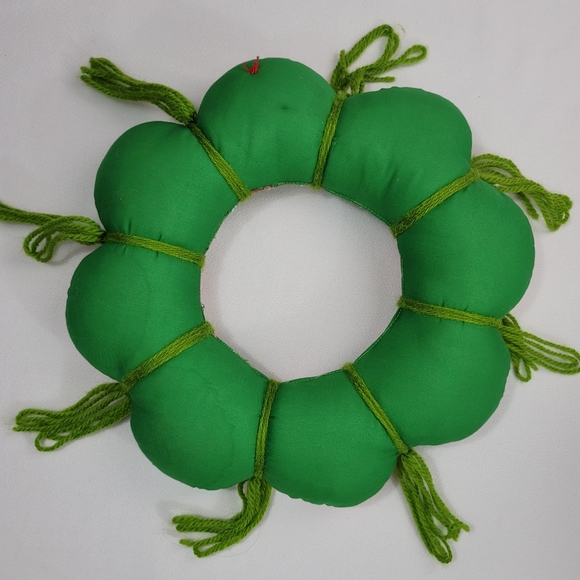 Vintage Christmas Fabric Stuffed Wreath - Picture 7 of 12